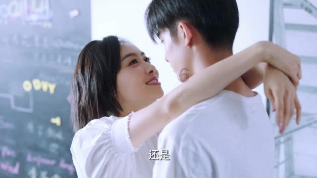 逃离废弃的卡车场